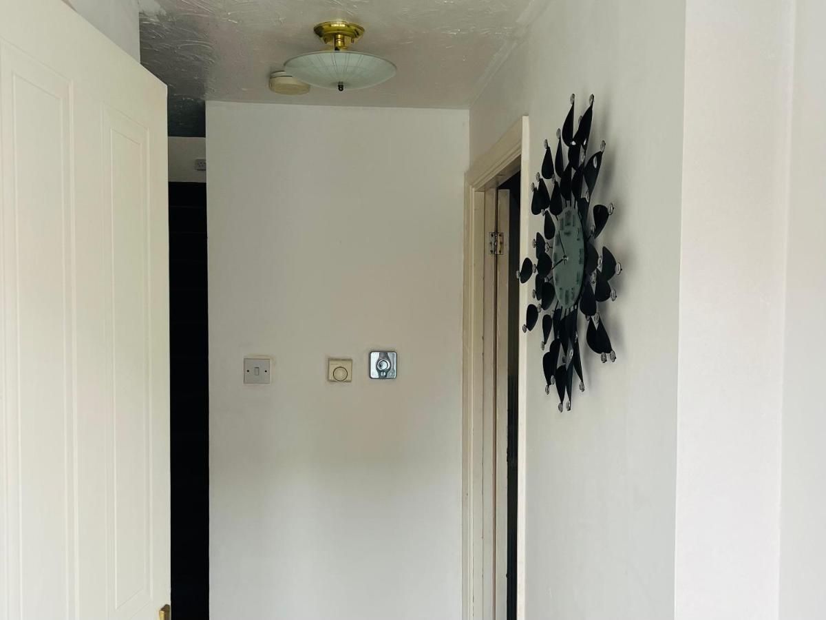 Clove, 3-4 Bed House With Garden, Free Parking, Sleeps 9 In Grays & Chafford Hundred Stifford Dış mekan fotoğraf